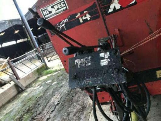 Hi Spec Feeder Wagon Super 14 breaking - front chains and sprockets