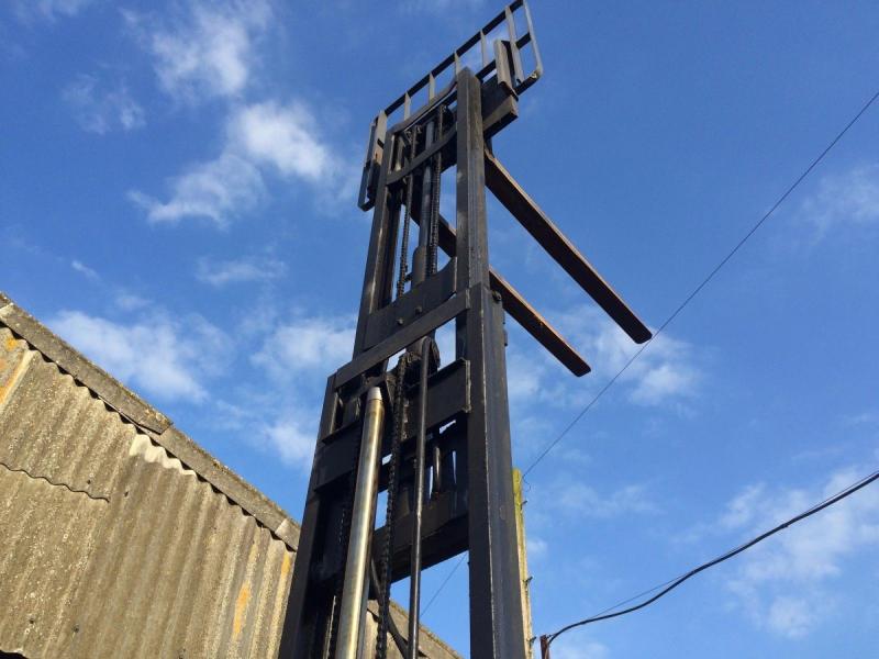 Crown Fork Lift 1 ton £1000 plus vat £1200
