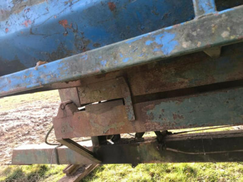 Tipping trailer single axle