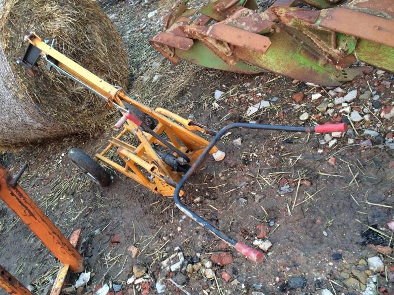 Probst manual operated wheeled hydraulic crane £250 plus vat £300