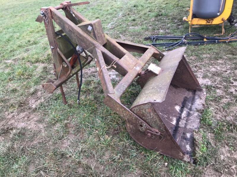 Tractor rear loader three point link