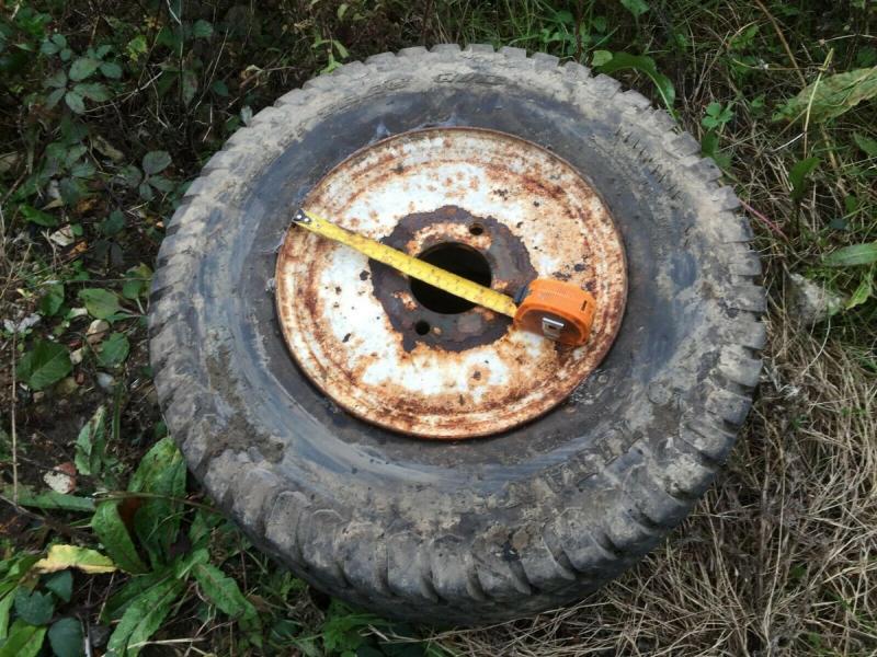 Goldini Tractor Tyre and Wheel £80