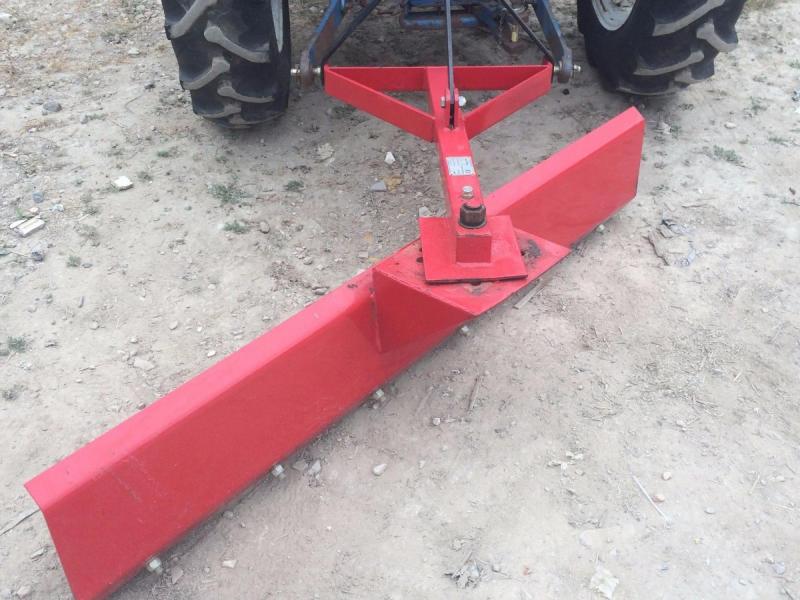 Tractor levelling scraper £295